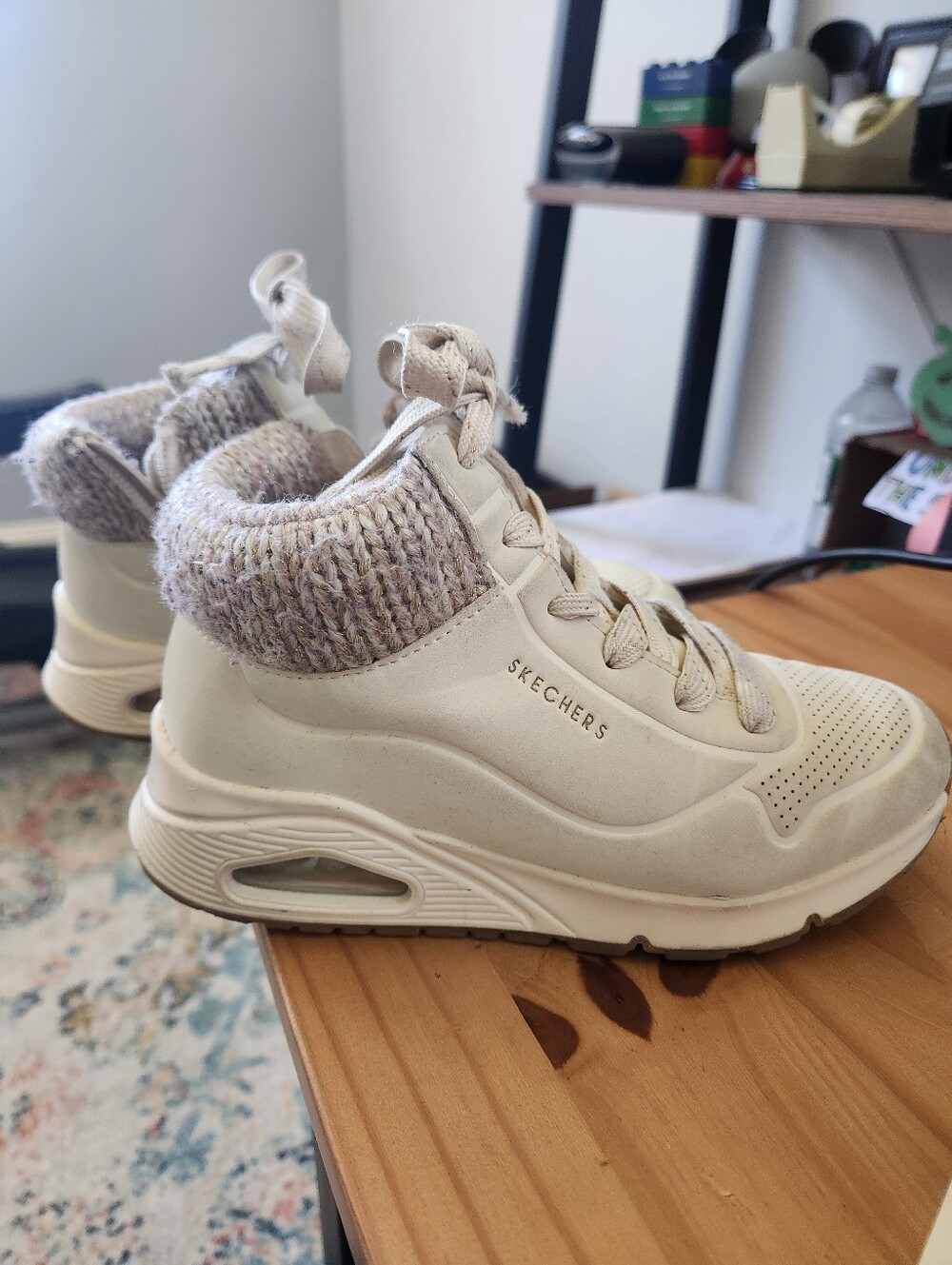Skechers Girl's Beige Knit-Collar Lace-Up Sneakers Sz 1